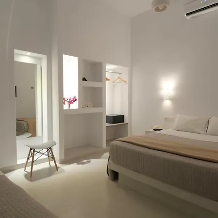 Azure Budget Rooms, Center